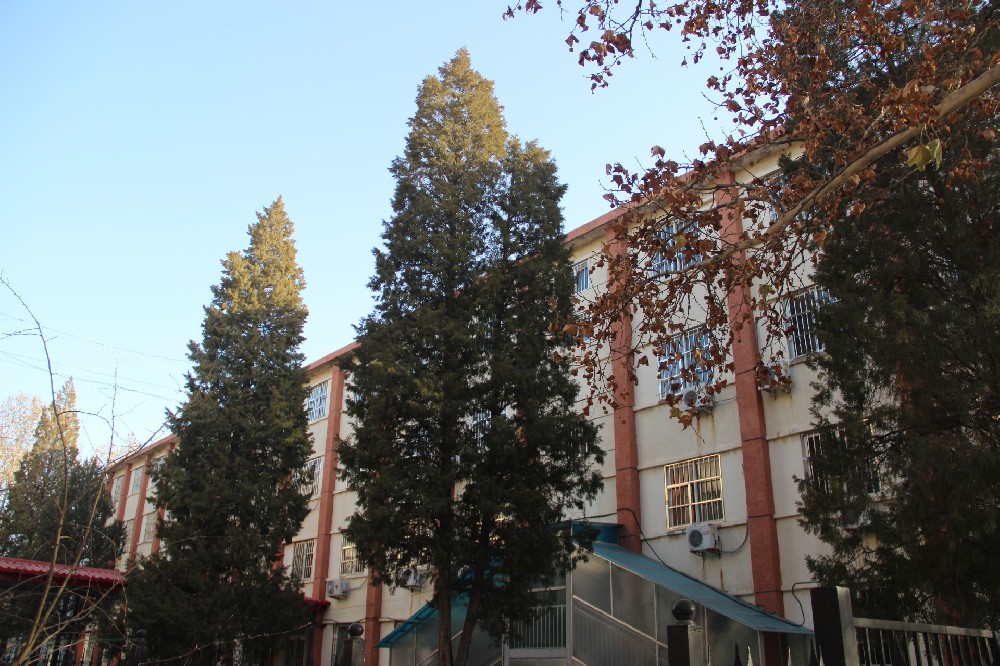 学生公寓楼外