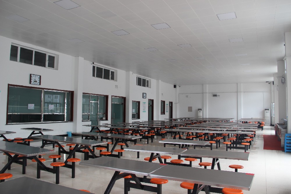 学校食堂